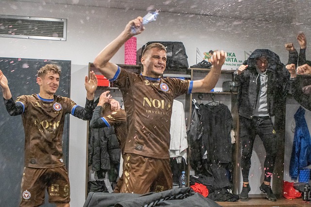 缺乏团结与 缺乏团结与